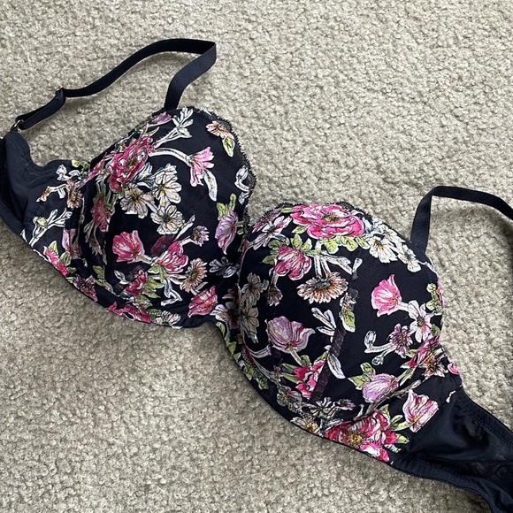 Victoria’s Secret floral lined Demi bra - Picture 4 of 4
